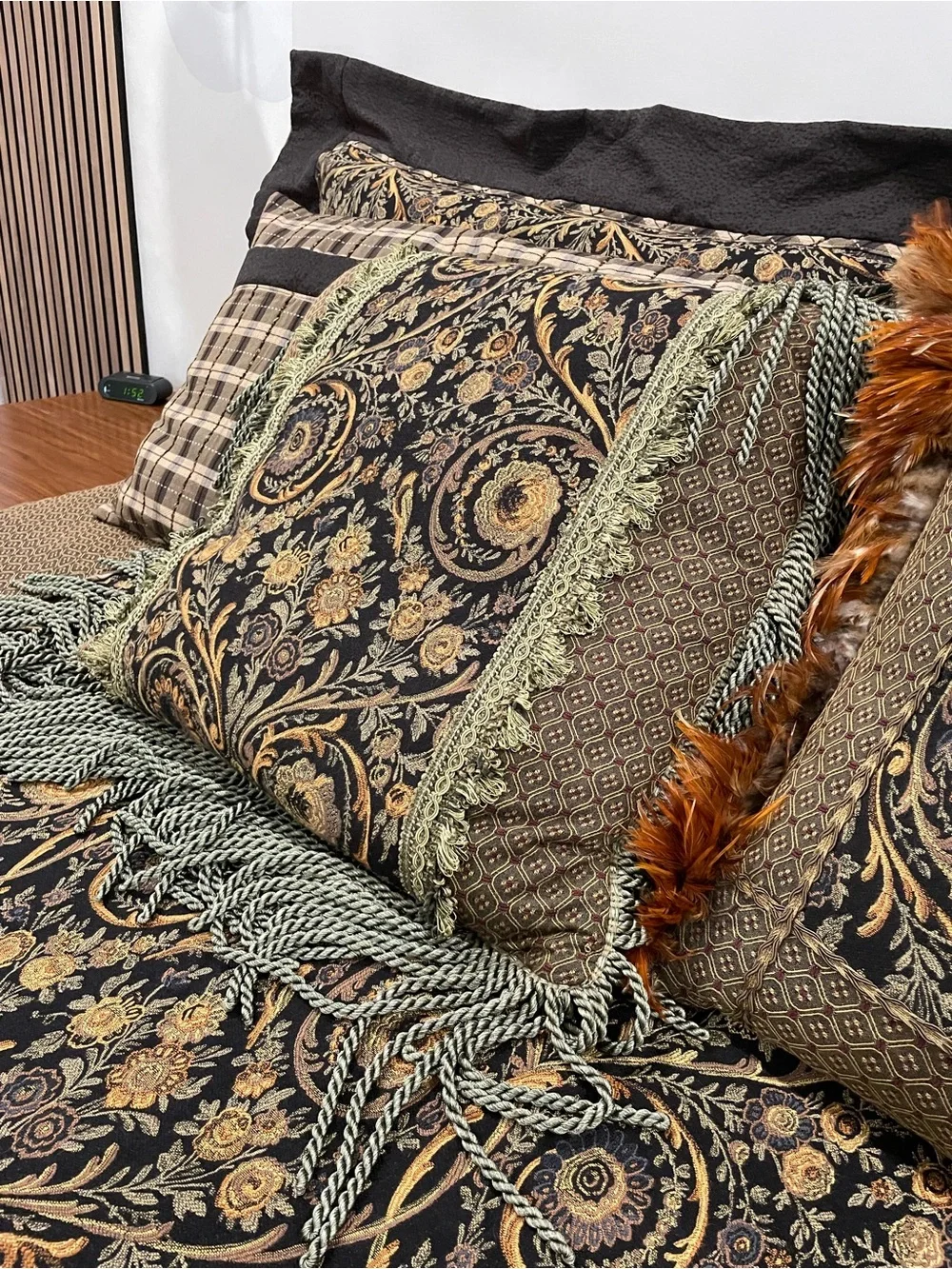 Luxury Brown and Black Paisley Quilt Set